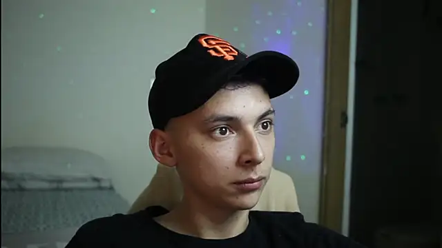 Snapshot of archi_love chatting on February 7, 5:33 am archi love online show from February 7, 5:33 am