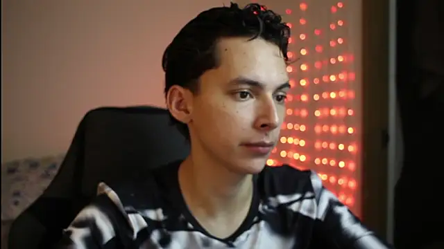 Snapshot of archi_love chatting on April 12, 4:06 am archi love online show from April 12, 4:06 am