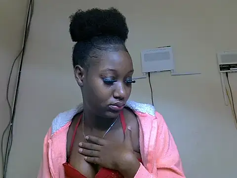 Snapshot of Pretty_kitty48 chatting on June 27, 12:55 pm Pretty kitty48 online show from June 27, 12:55 pm