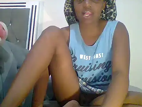 Snapshot of Sweet_cas chatting on July 2, 10:27 pm Sweet cas online show from July 2, 10:27 pm