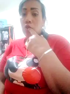 Snapshot of OliviaWilliamm chatting on June 20, 12:25 am OliviaWilliamm online show from June 20, 12:25 am
