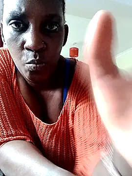 Snapshot of Queeny12 chatting on June 2, 11:12 am Queeny12 online show from June 2, 11:12 am