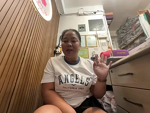 Snapshot of asian_milfpinay chatting on July 6, 6:32 am asian milfpinay online show from July 6, 6:32 am