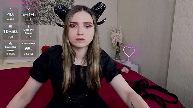 Snapshot of NocturneHuntress chatting on June 24, 8:46 am NocturneHuntress online show from June 24, 8:46 am