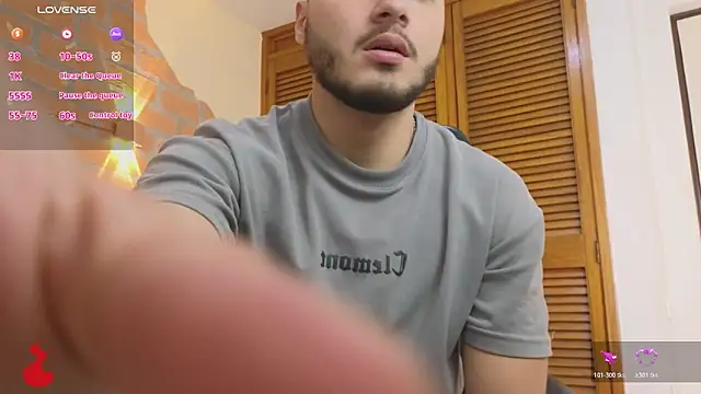 Snapshot of Brandon_01 chatting on May 19, 7:53 pm Brandon 01 online show from May 19, 7:53 pm