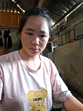 Snapshot of Mila_00 chatting on May 19, 8:20 am Mila 00 online show from May 19, 8:20 am