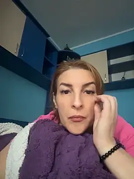 Snapshot of Hot-Milf4U chatting on June 1, 6:48 am Hot-Milf4U online show from June 1, 6:48 am