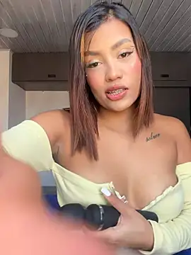 Snapshot of lana__ray chatting on May 20, 7:42 pm lana ray online show from May 20, 7:42 pm