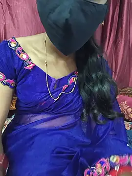 Snapshot of reshma124 chatting on July 4, 6:41 am reshma124 online show from July 4, 6:41 am