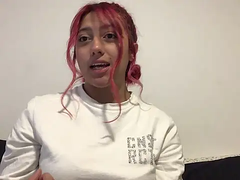 Emma Cut online show from June 5, 7:30 pm