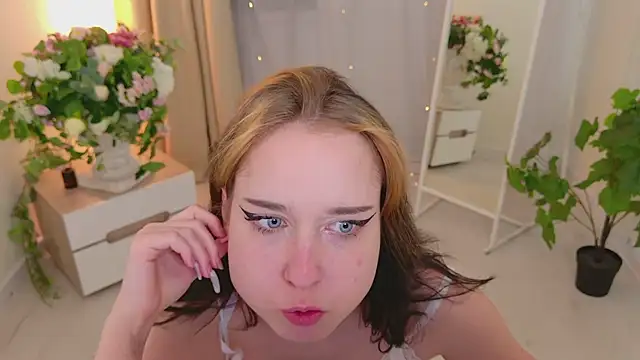 Snapshot of Oksi_Koxy chatting on June 19, 2:32 pm Oksi Koxy online show from June 19, 2:32 pm