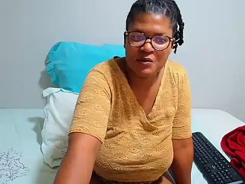 Snapshot of CandyYumsAerolaXX chatting on June 25, 7:13 am CandyYumsAerolaXX online show from June 25, 7:13 am