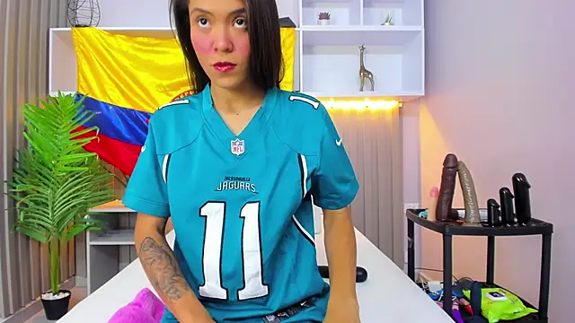 pinktaylor  online show from June 27, 4:39 am