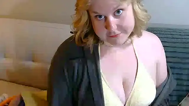 Snapshot of heyheyitssage chatting on May 23, 4:00 pm heyheyitssage online show from May 23, 4:00 pm