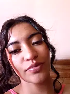 Snapshot of Perla-stone1 chatting on June 21, 8:22 pm Perla-stone1 online show from June 21, 8:22 pm