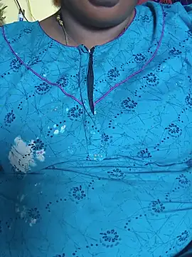 Snapshot of geetha431 chatting on June 8, 7:31 am geetha431 online show from June 8, 7:31 am