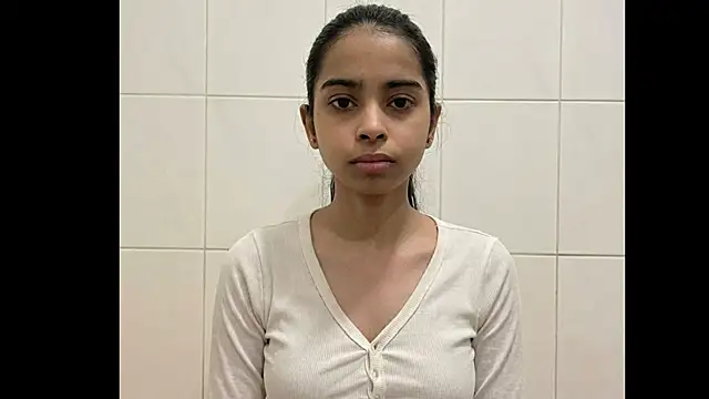 Snapshot of Snowkirti_96 chatting on May 20, 12:55 pm Snowkirti 96 online show from May 20, 12:55 pm