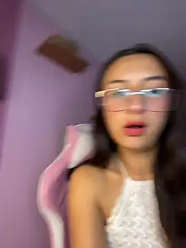 Snapshot of MoonLitDoll chatting on July 3, 9:32 pm MoonLitDoll online show from July 3, 9:32 pm