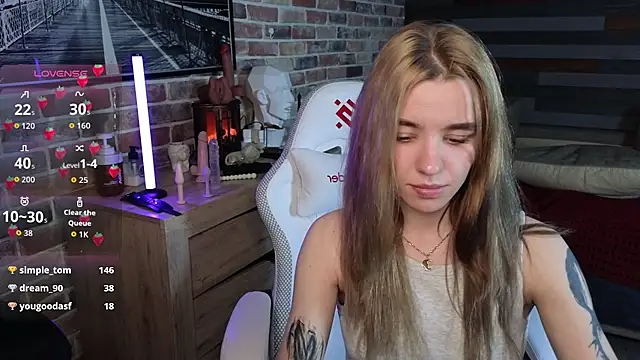 Snapshot of eva_swetty chatting on June 11, 12:32 am eva swetty online show from June 11, 12:32 am