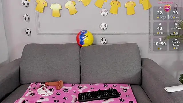 Snapshot of Sofiawonderr chatting on June 20, 4:43 pm Sofiawonderr online show from June 20, 4:43 pm