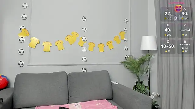 Snapshot of Sofiawonderr chatting on June 21, 7:49 pm Sofiawonderr online show from June 21, 7:49 pm