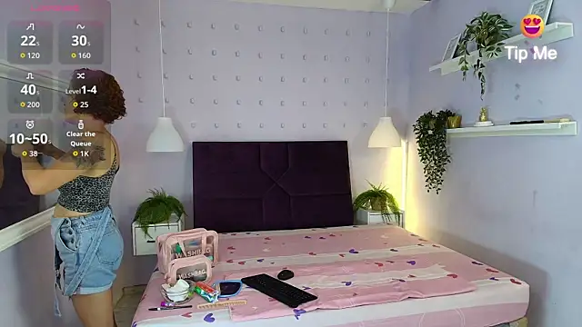 Snapshot of Sofiawonderr chatting on July 7, 10:14 pm Sofiawonderr online show from July 7, 10:14 pm