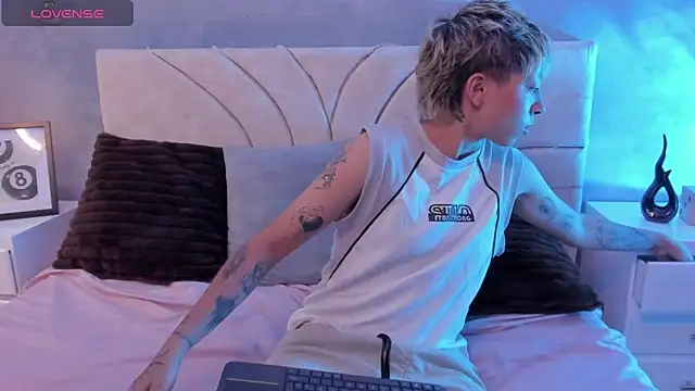 vane grey online show from June 8, 7:47 pm