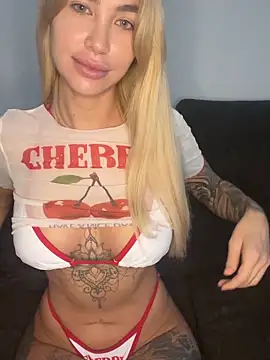 Snapshot of Inked_Angel1 chatting on June 21, 8:39 am Inked Angel1 online show from June 21, 8:39 am