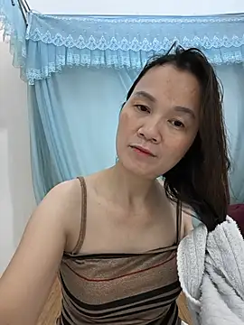 Snapshot of Lye_lovely chatting on June 12, 1:32 pm Lye lovely online show from June 12, 1:32 pm