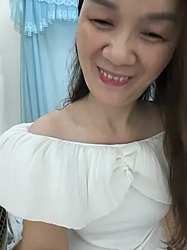 Snapshot of Lye_lovely chatting on June 28, 2:45 pm Lye lovely online show from June 28, 2:45 pm