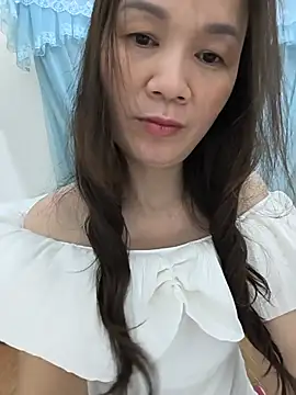 Snapshot of Lye_lovely chatting on July 2, 2:34 pm Lye lovely online show from July 2, 2:34 pm
