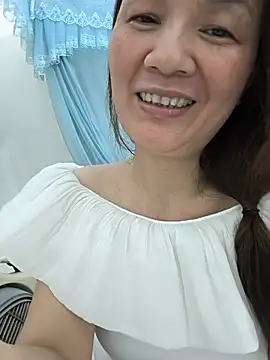 Snapshot of Lye_lovely chatting on July 5, 4:52 am Lye lovely online show from July 5, 4:52 am
