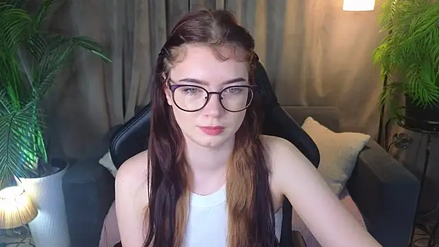 Snapshot of MelissaMay__ chatting on June 6, 11:53 pm MelissaMay online show from June 6, 11:53 pm