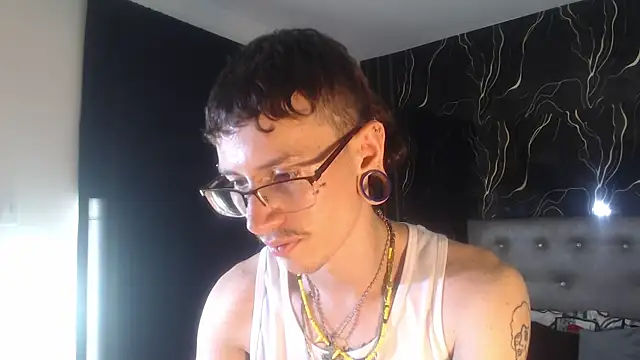 Snapshot of Ryan_Owenss chatting on June 18, 4:35 am Ryan Owenss online show from June 18, 4:35 am