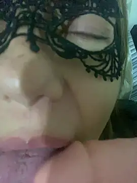 Snapshot of lulupiecitosamor chatting on June 26, 12:04 am lulupiecitosamor online show from June 26, 12:04 am