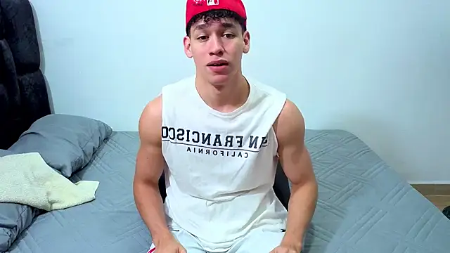 Snapshot of Luke_Muscle chatting on July 8, 12:31 pm Luke Muscle online show from July 8, 12:31 pm