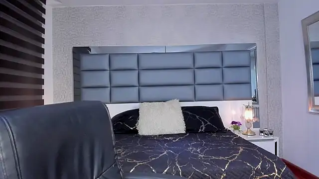 Snapshot of Mrs_Regina_clk chatting on July 8, 4:17 am Mrs Regina clk online show from July 8, 4:17 am