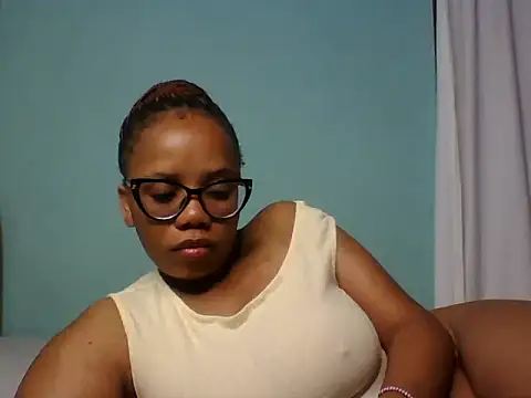 Snapshot of Tatianaluu chatting on August 1, 3:55 pm Tatianaluu online show from August 1, 3:55 pm