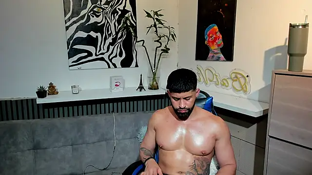Snapshot of RikyAaron chatting on June 5, 4:41 am RikyAaron online show from June 5, 4:41 am