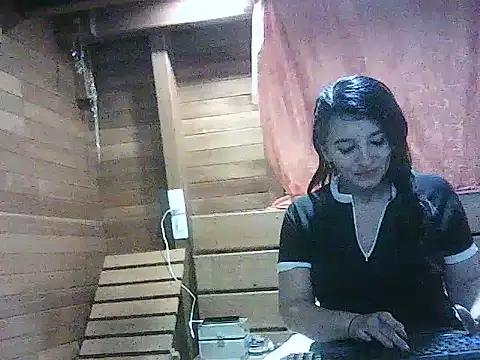Snapshot of Anlly_garcia002 chatting on June 10, 6:01 am Anlly garcia002 online show from June 10, 6:01 am