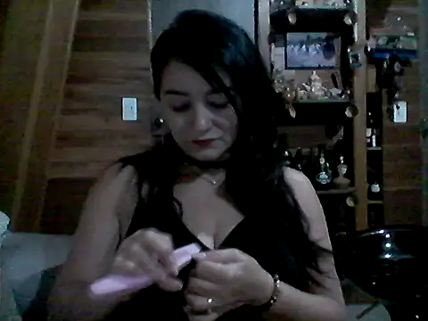 Snapshot of Anlly_garcia002 chatting on June 27, 1:54 am Anlly garcia002 online show from June 27, 1:54 am