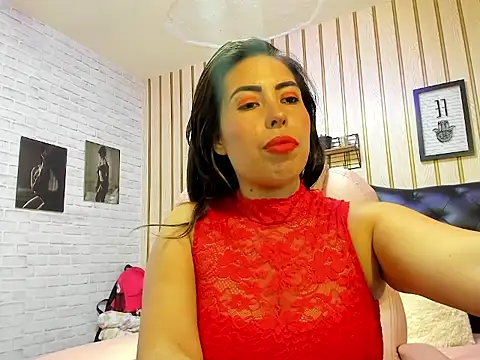 Snapshot of nikki_nikoll chatting on June 16, 11:18 pm nikki nikoll online show from June 16, 11:18 pm