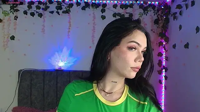 Snapshot of andraa_rossee chatting on June 14, 2:20 am andraa rossee online show from June 14, 2:20 am