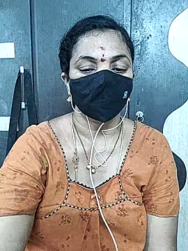 Snapshot of Leela_555 chatting on June 18, 1:06 am Leela 555 online show from June 18, 1:06 am
