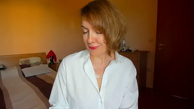 Snapshot of SummerLiza chatting on June 17, 2:40 pm SummerLiza online show from June 17, 2:40 pm