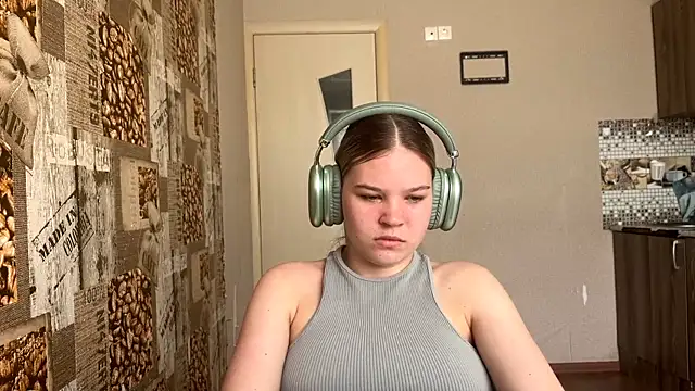HellyRay online show from June 10, 1:10 pm