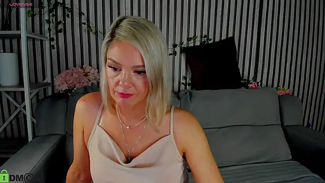 Snapshot of Betty_Brock chatting on June 2, 1:18 am Betty Brock online show from June 2, 1:18 am