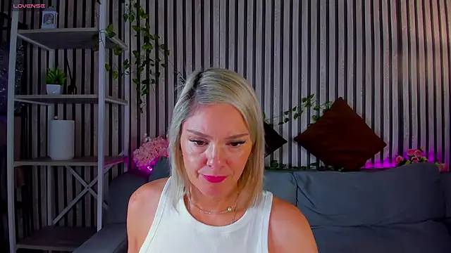 Snapshot of Betty_Brock chatting on June 7, 1:10 am Betty Brock online show from June 7, 1:10 am