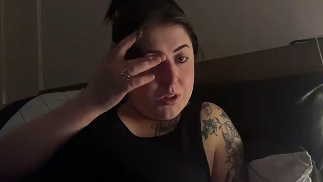 Snapshot of LucyLou31 chatting on June 18, 12:55 am LucyLou31 online show from June 18, 12:55 am