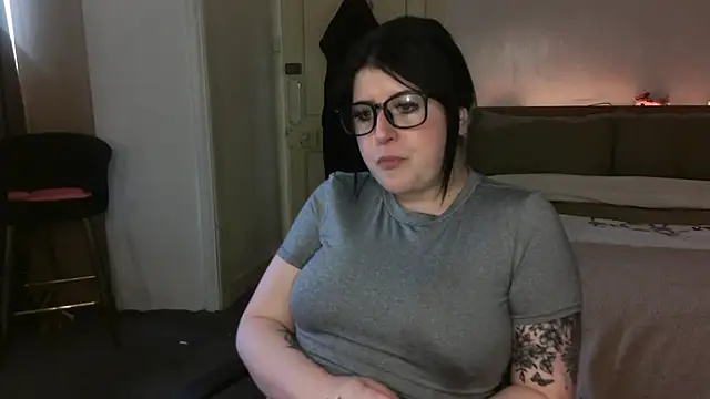 Snapshot of LucyLou31 chatting on July 4, 2:56 pm LucyLou31 online show from July 4, 2:56 pm